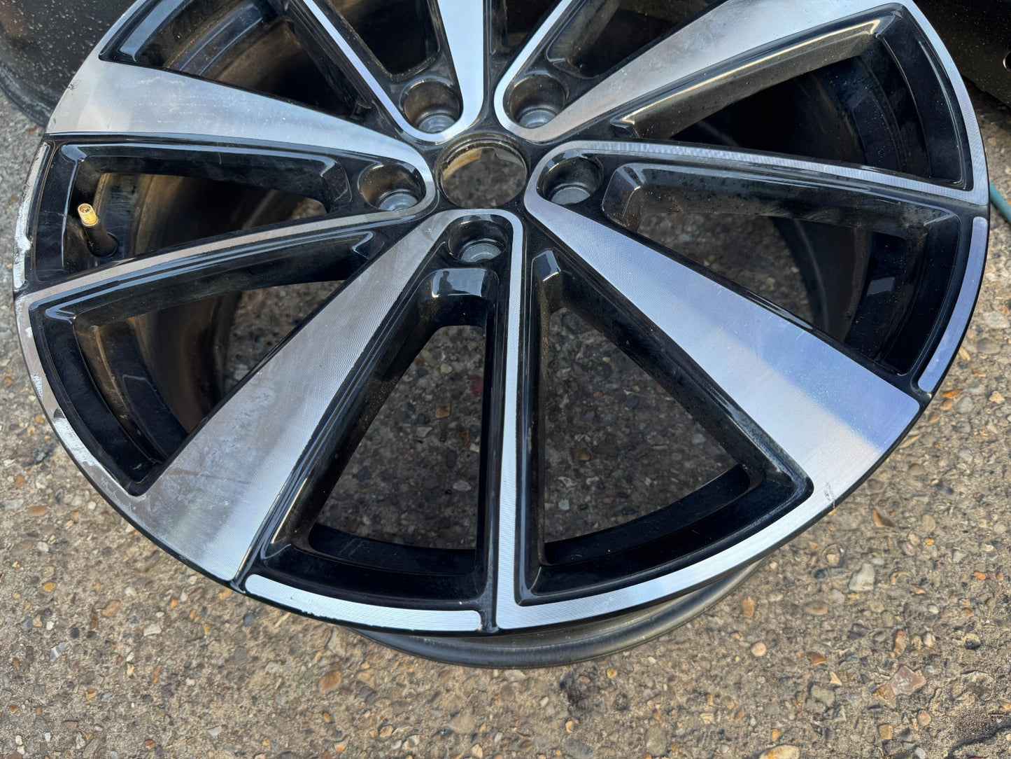 Polestar Single Alloy Wheel "19 Inch 8J 5x108 V Spoke 2021-2024 Black Silver