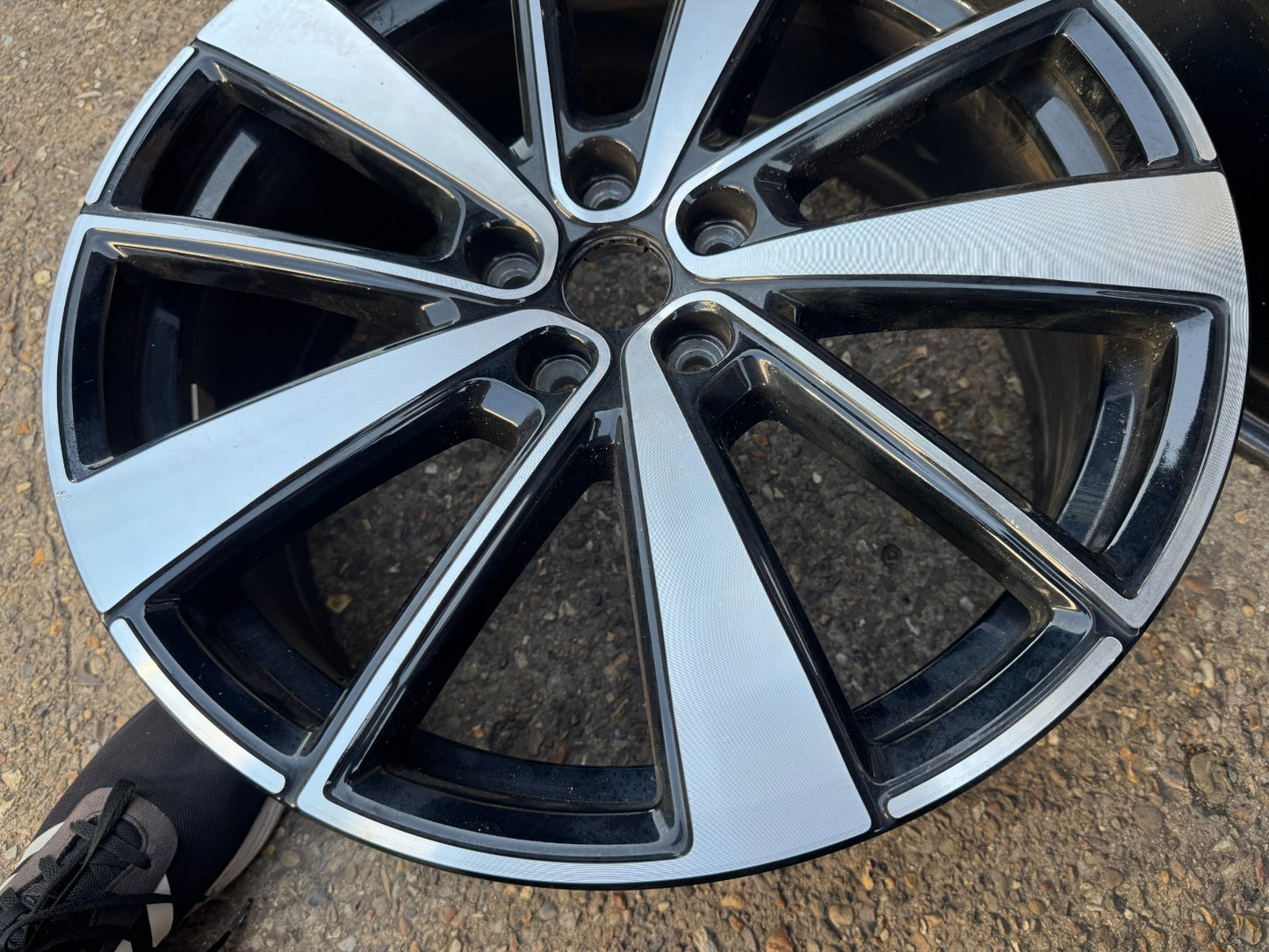 Polestar Single Alloy Wheel "19 Inch 8J 5x108 V Spoke 2021-2024 Black Silver