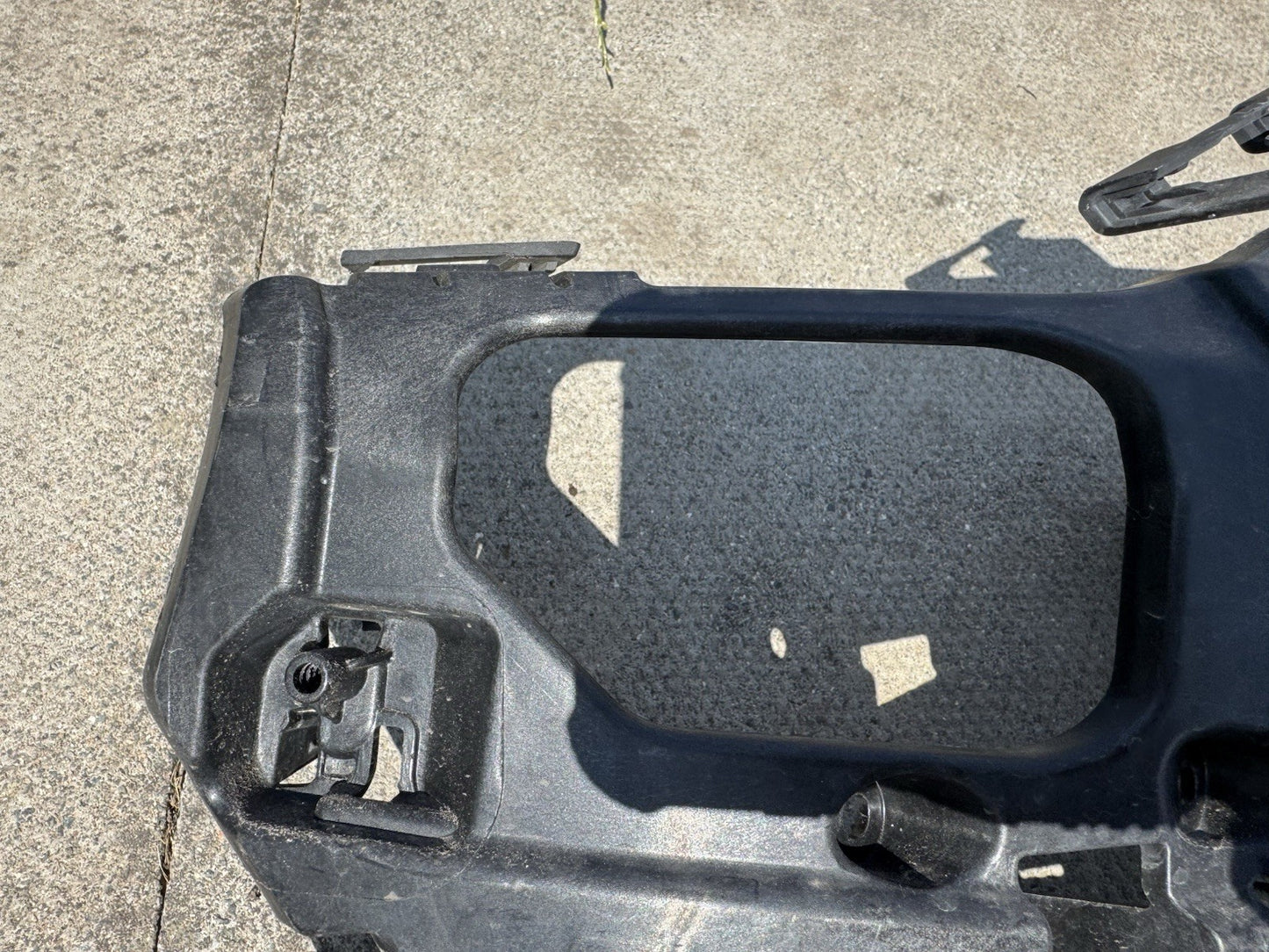 Polestar 2 Volvo Bumper Mounting Bracket Front Right 31663669 2020 onward