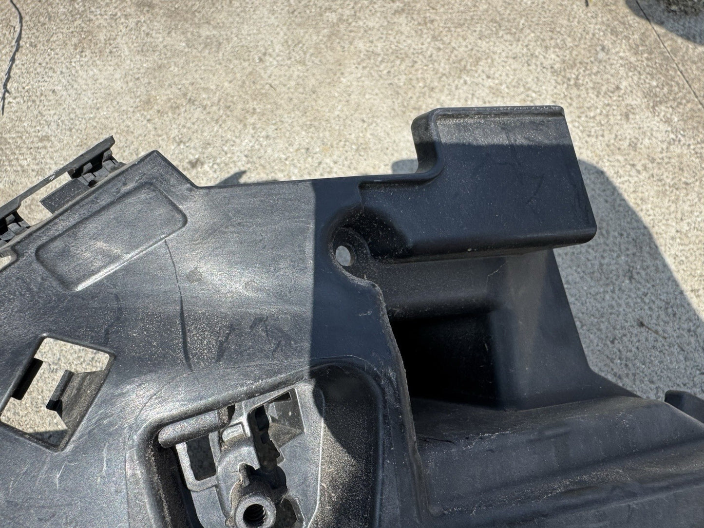 Polestar 2 Volvo Bumper Mounting Bracket Front Right 31663669 2020 onward