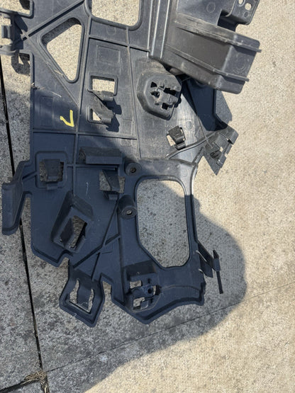 Polestar 2 Volvo Bumper Mounting Bracket Front Right 31663669 2020 onward
