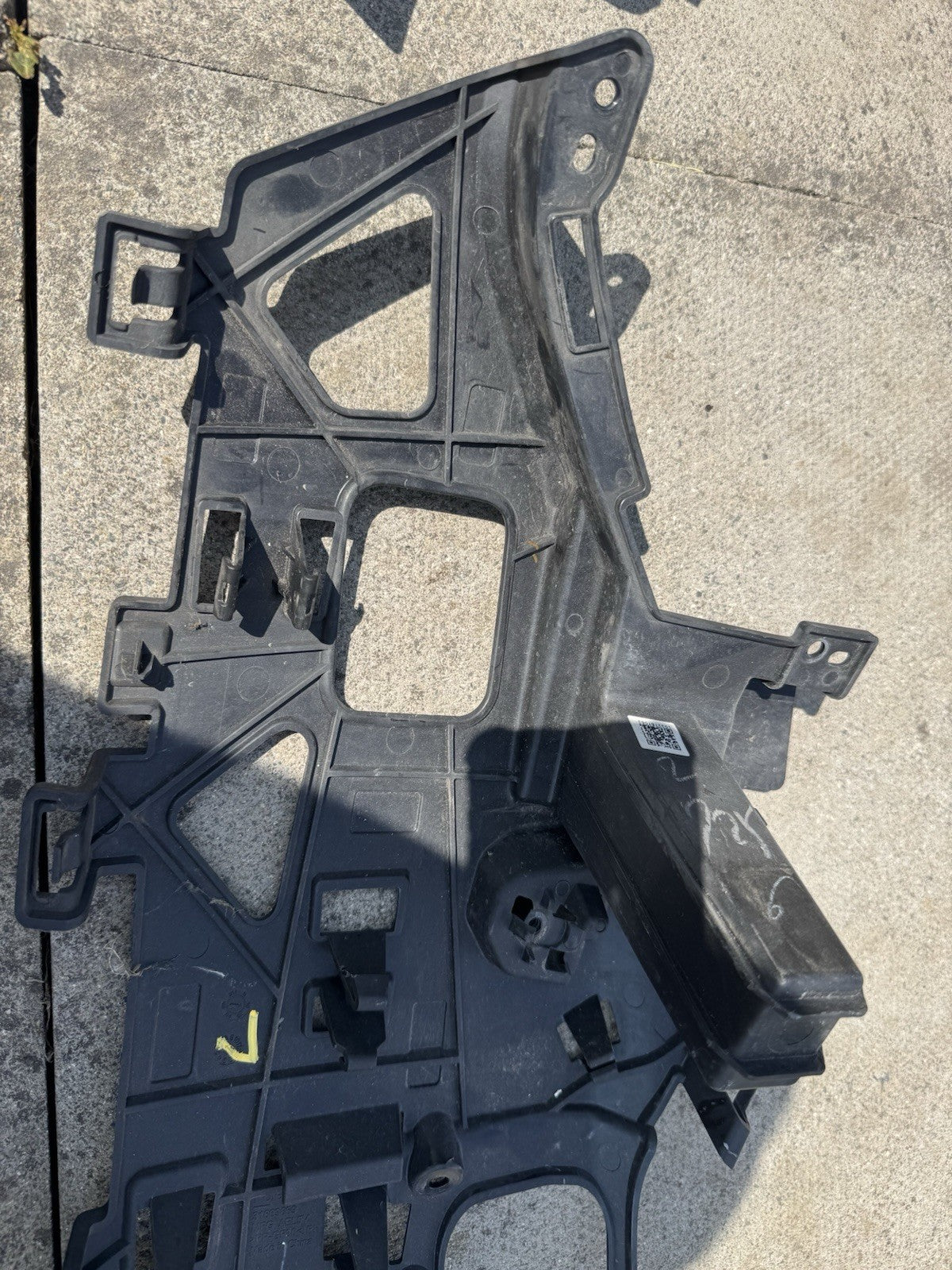 Polestar 2 Volvo Bumper Mounting Bracket Front Right 31663669 2020 onward