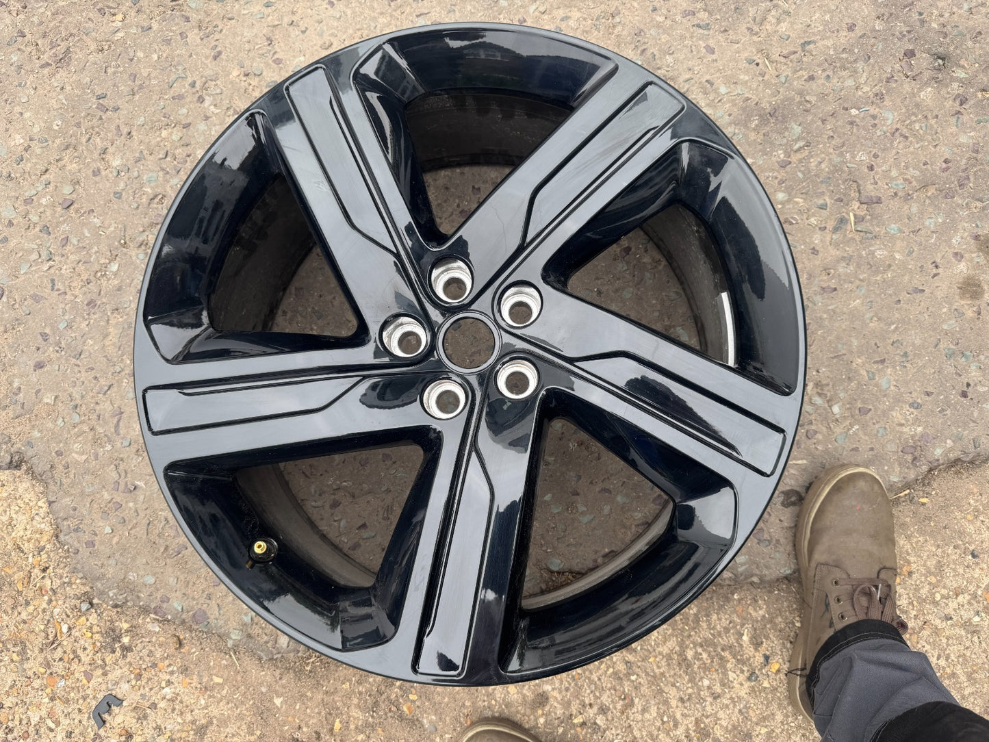 GENUINE LAND ROVER DISCOVERY 5 STYLE 5124 22" INCH GLOSS BLACK ALLOY WHEEL X1