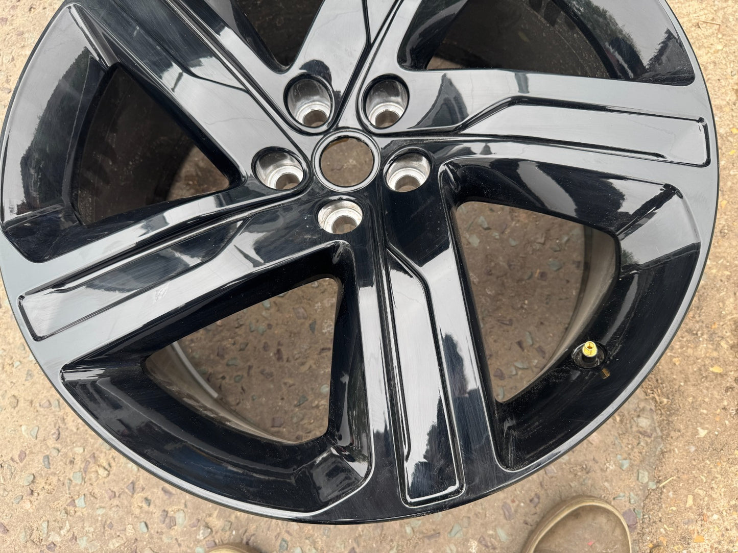 GENUINE LAND ROVER DISCOVERY 5 STYLE 5124 22" INCH GLOSS BLACK ALLOY WHEEL X1