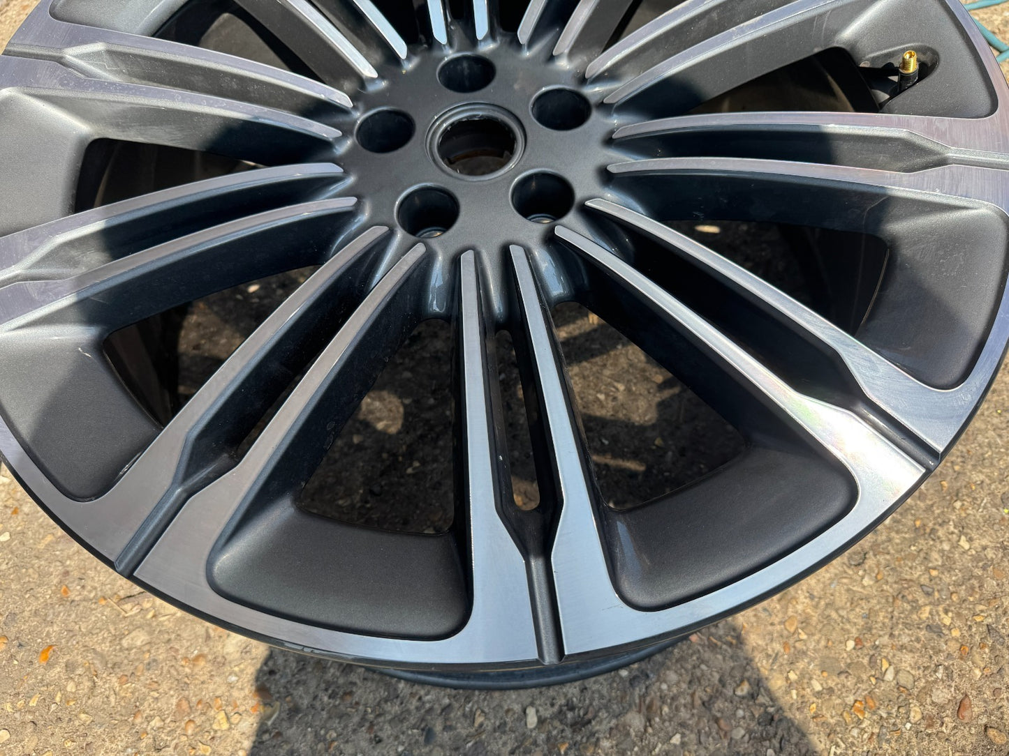 GENUINE RANGE ROVER SPORT 23" 9.5J ALLOY WHEEL L461 M8E21007LA BUCKLED