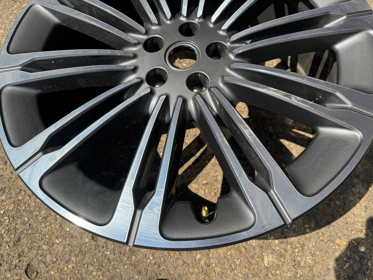 GENUINE RANGE ROVER SPORT 23" 9.5J ALLOY WHEEL L461 M8E21007LA BUCKLED