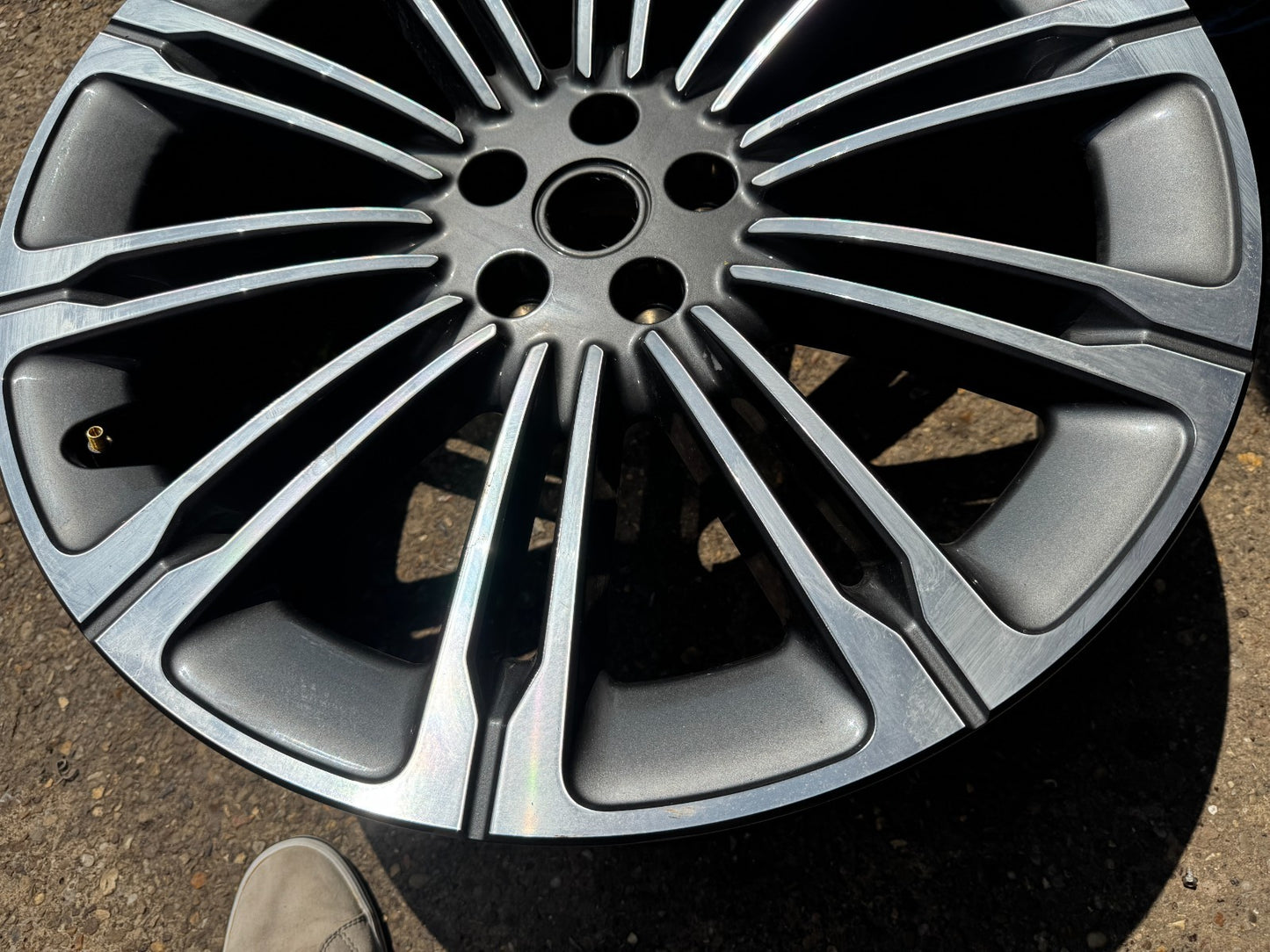 GENUINE RANGE ROVER SPORT 23" 9.5J ALLOY WHEEL L461 M8E21007LA BUCKLED