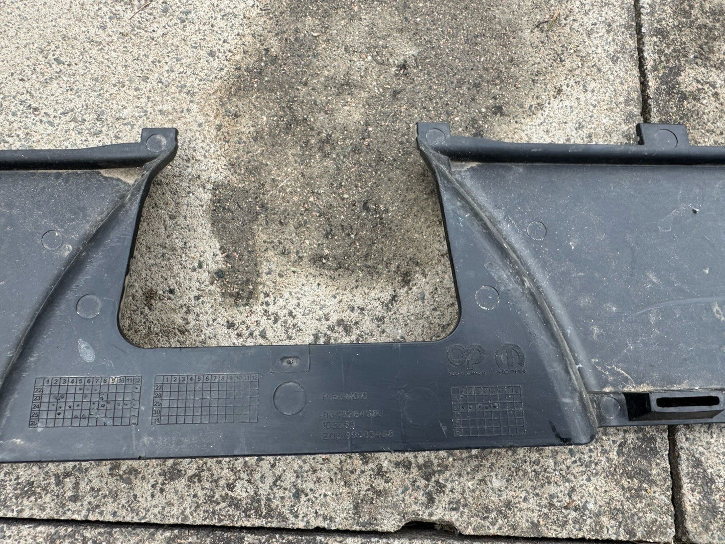 PEUGEOT E-3008 2024-ONWARDS FRONT GRILL UPPER PART P/N 9848264580