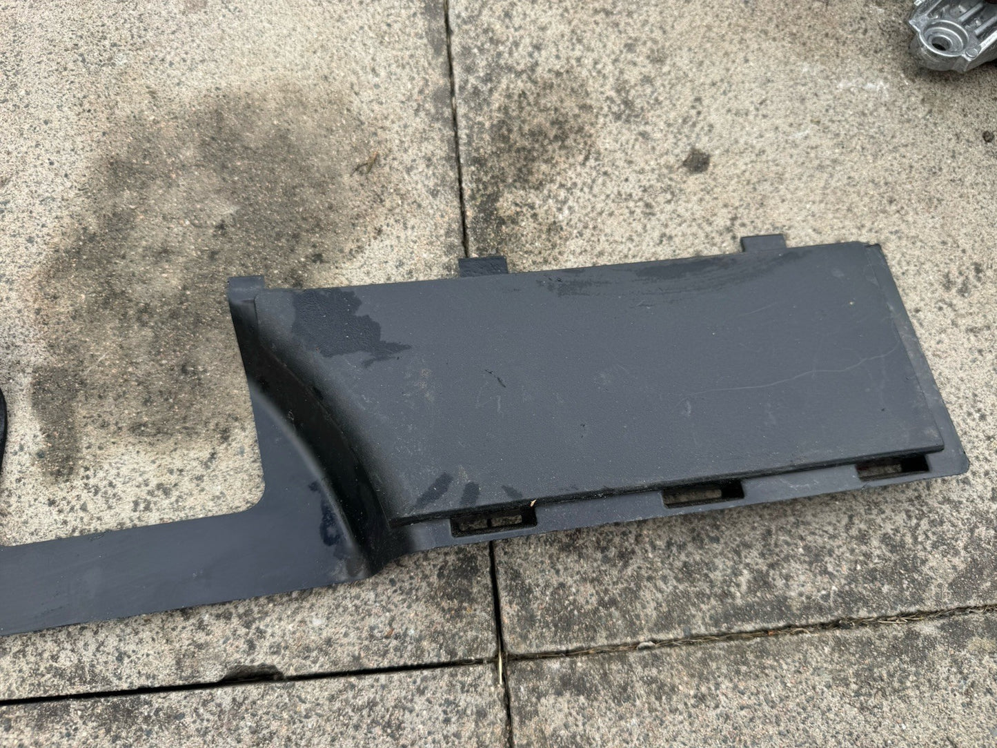 PEUGEOT E-3008 2024-ONWARDS FRONT GRILL UPPER PART P/N 9848264580