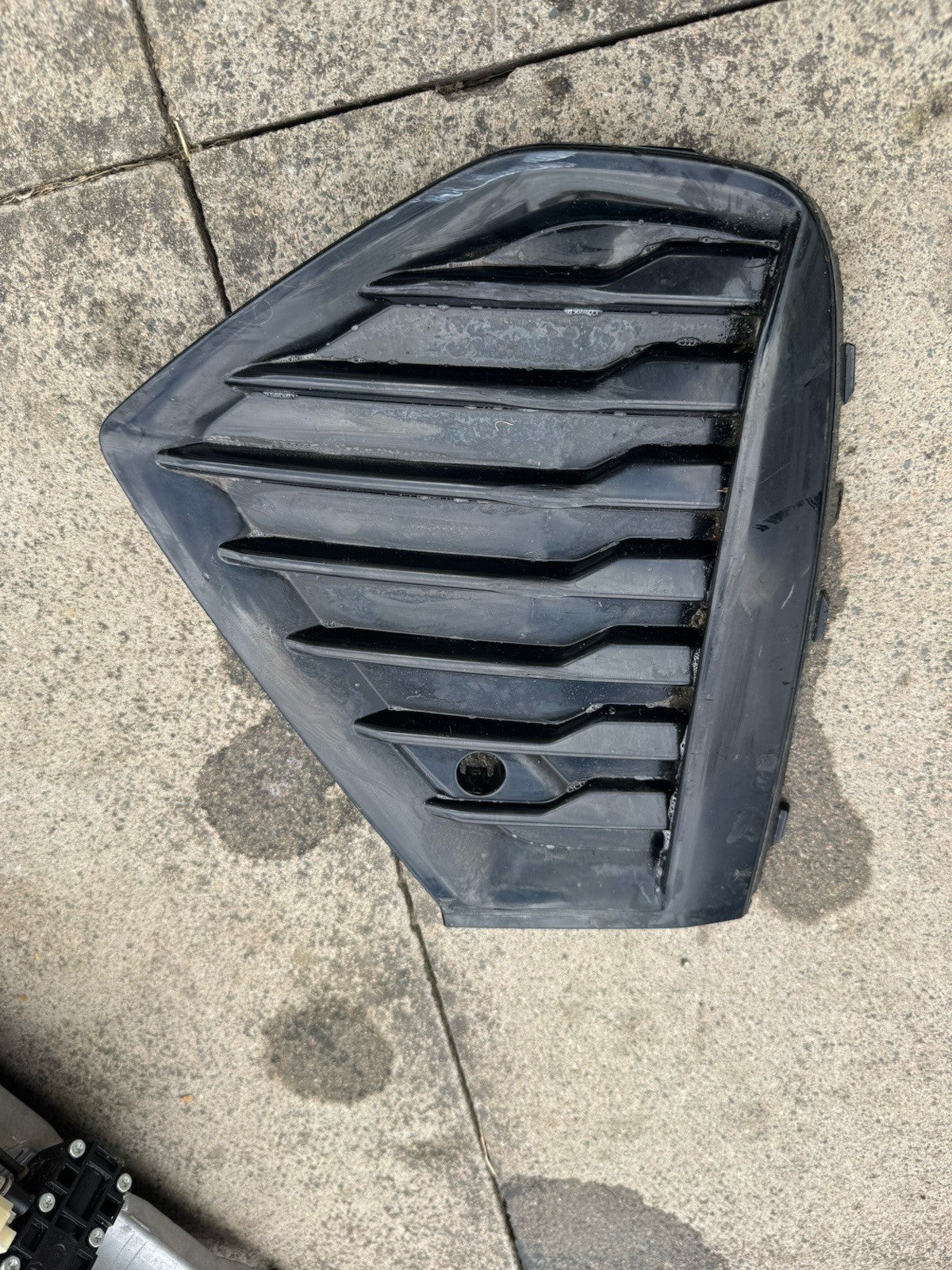 VOLVO XC60 MK2 Front Bumper Left Lid 32234961 GENUINE