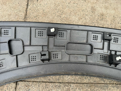 87743-do100 LH quarter garnish KIA