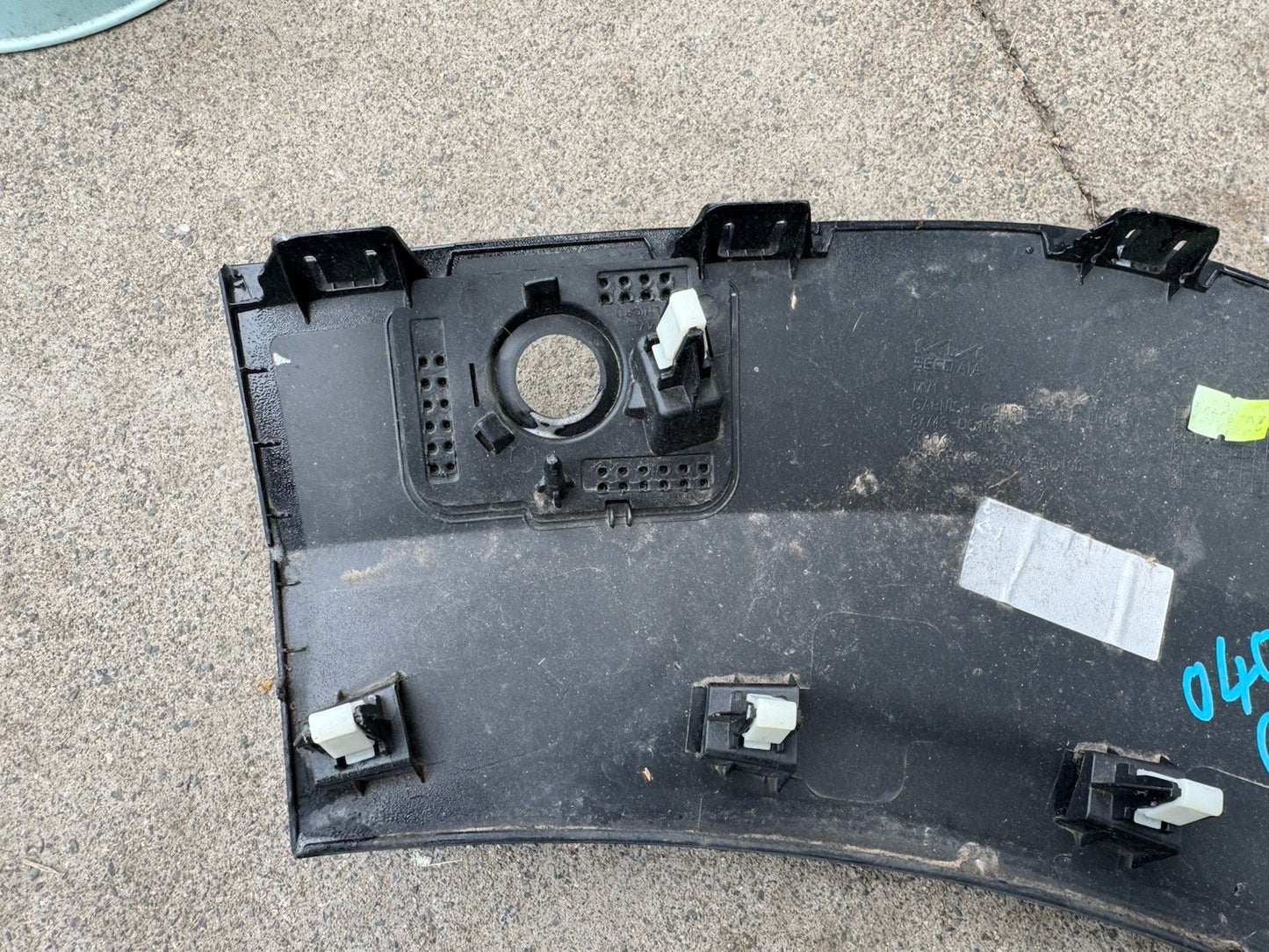 87743-do100 LH quarter garnish KIA