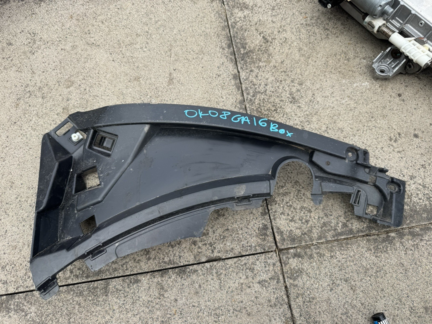 Land Rover Discovery 5 L462 Front Right Bumper Bracket MY42-16F072-AA Genuine OE