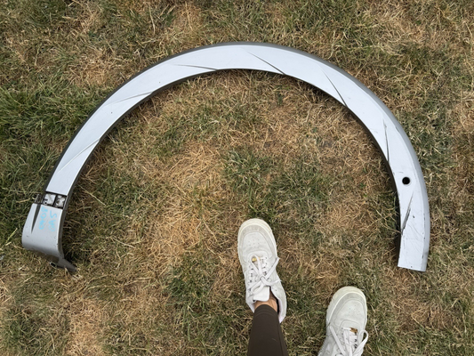 damaged HYUNDAI IONIQ 5 2021-23 FRONT RIGHT SIDE WHEEL ARCH MOULD 87712GI100