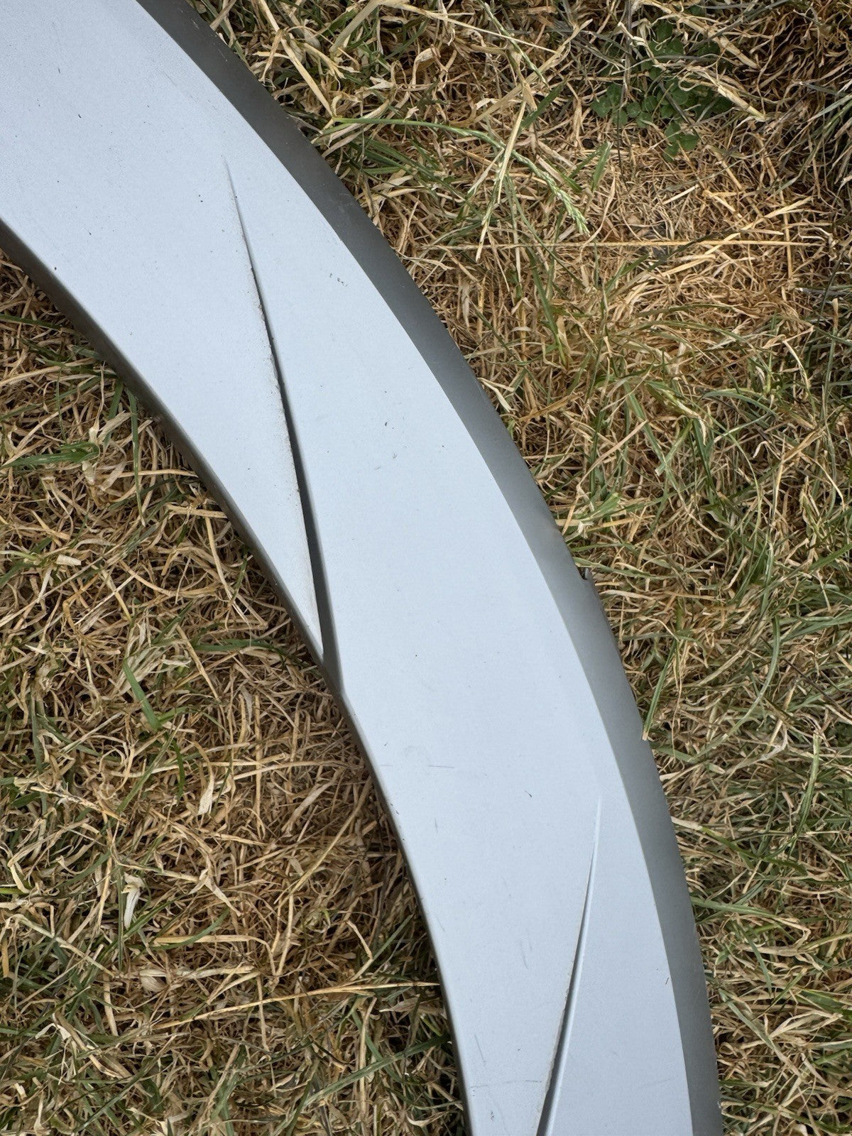 damaged HYUNDAI IONIQ 5 2021-23 FRONT RIGHT SIDE WHEEL ARCH MOULD 87712GI100