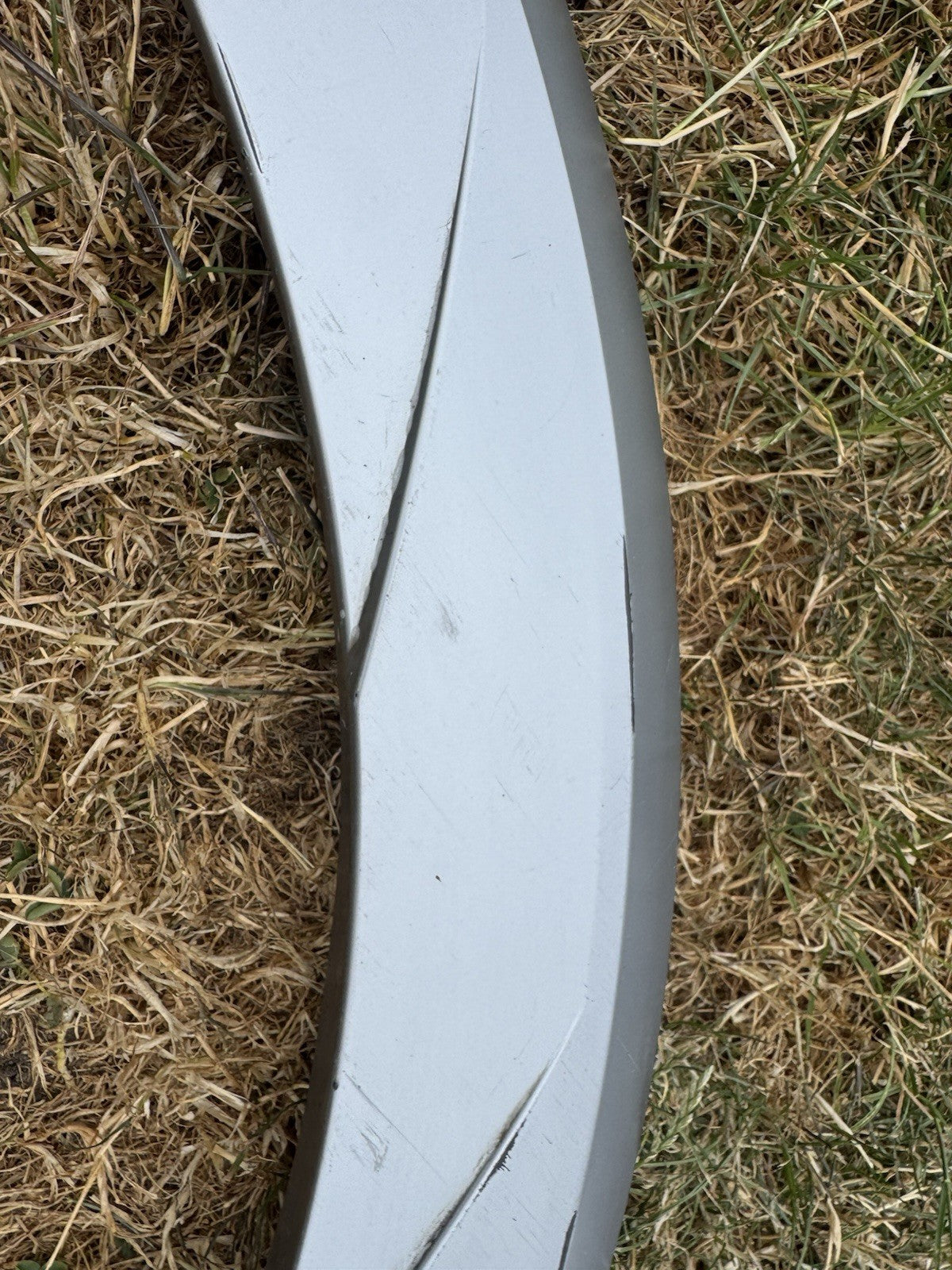 damaged HYUNDAI IONIQ 5 2021-23 FRONT RIGHT SIDE WHEEL ARCH MOULD 87712GI100