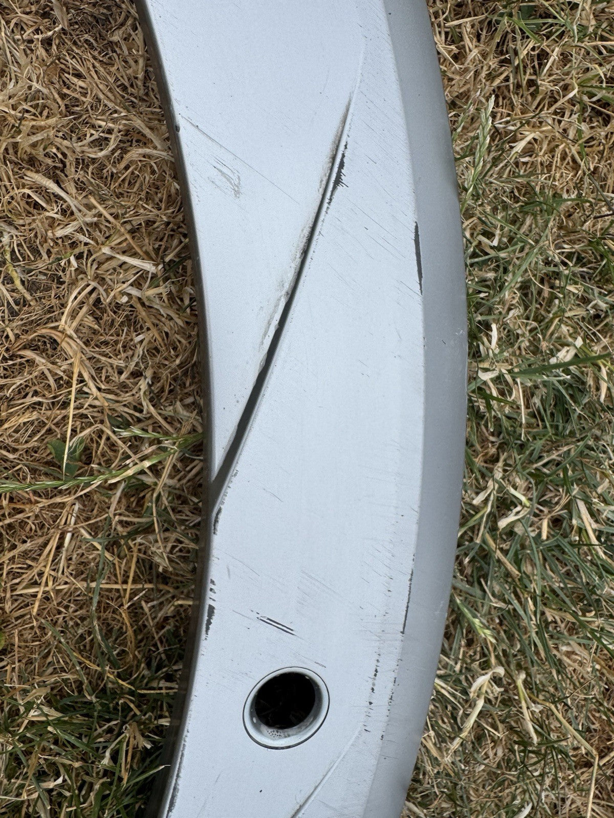 damaged HYUNDAI IONIQ 5 2021-23 FRONT RIGHT SIDE WHEEL ARCH MOULD 87712GI100