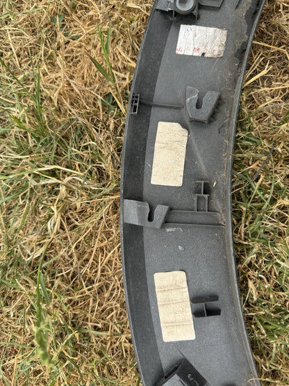 damaged HYUNDAI IONIQ 5 2021-23 FRONT RIGHT SIDE WHEEL ARCH MOULD 87712GI100