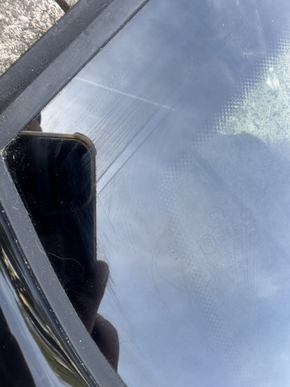 85j.845.297 AUDI WINDOW GLASS