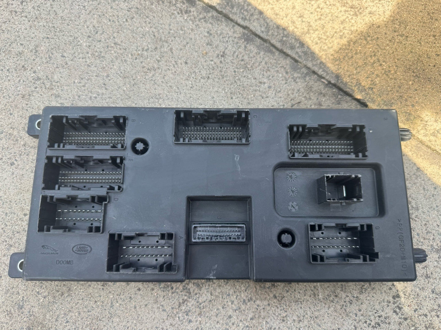 Land Range Rover Evoque L551 Body Control Module BCM Unit ECU R8E2-14F041-AB