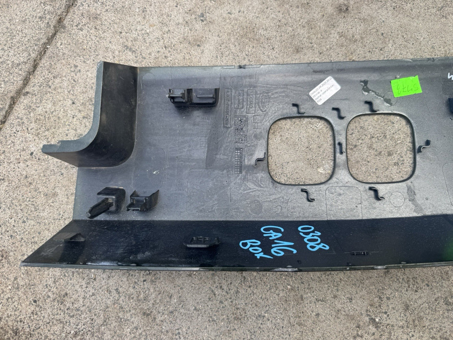 2019-2026 L663 LAND ROVER DEFENDER 110 REAR LIGHT SURROUND L8B2-28661-ACW