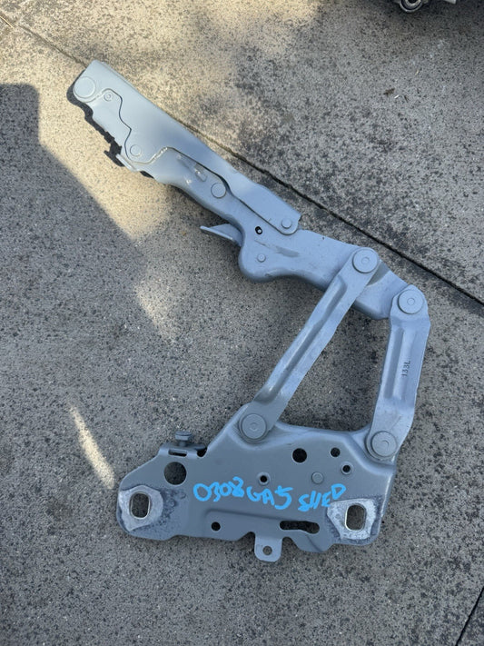BMW X3 G01 Front Left Bonnet Hinge 7397499 2.0 Petrol 135kW 2019 30387821