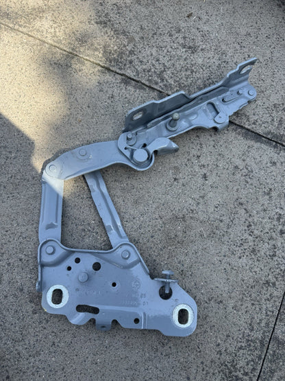 BMW X3 G01 Front Left Bonnet Hinge 7397499 2.0 Petrol 135kW 2019 30387821