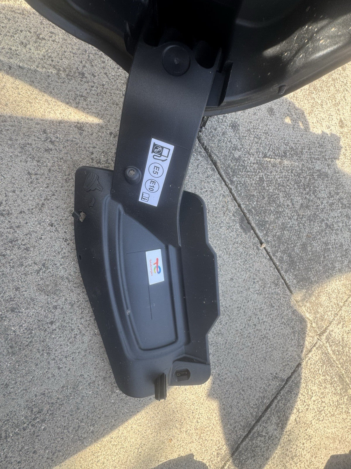 PEUGEOT 308 GT 2024 GENUINE FUEL CAP 9835357380