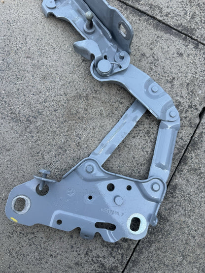 BMW X3 G01 Front Right Bonnet Hinge 7397500 2.0 Diesel 140kw 2021 22323531