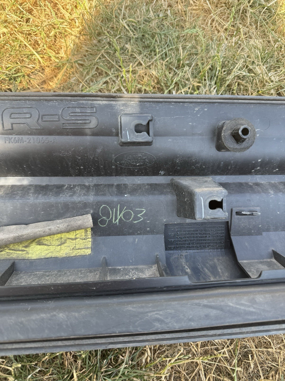 LR RANGE ROVER SPORT II L494 Front Left Door Lower Molding FK6M-21065-A 2018