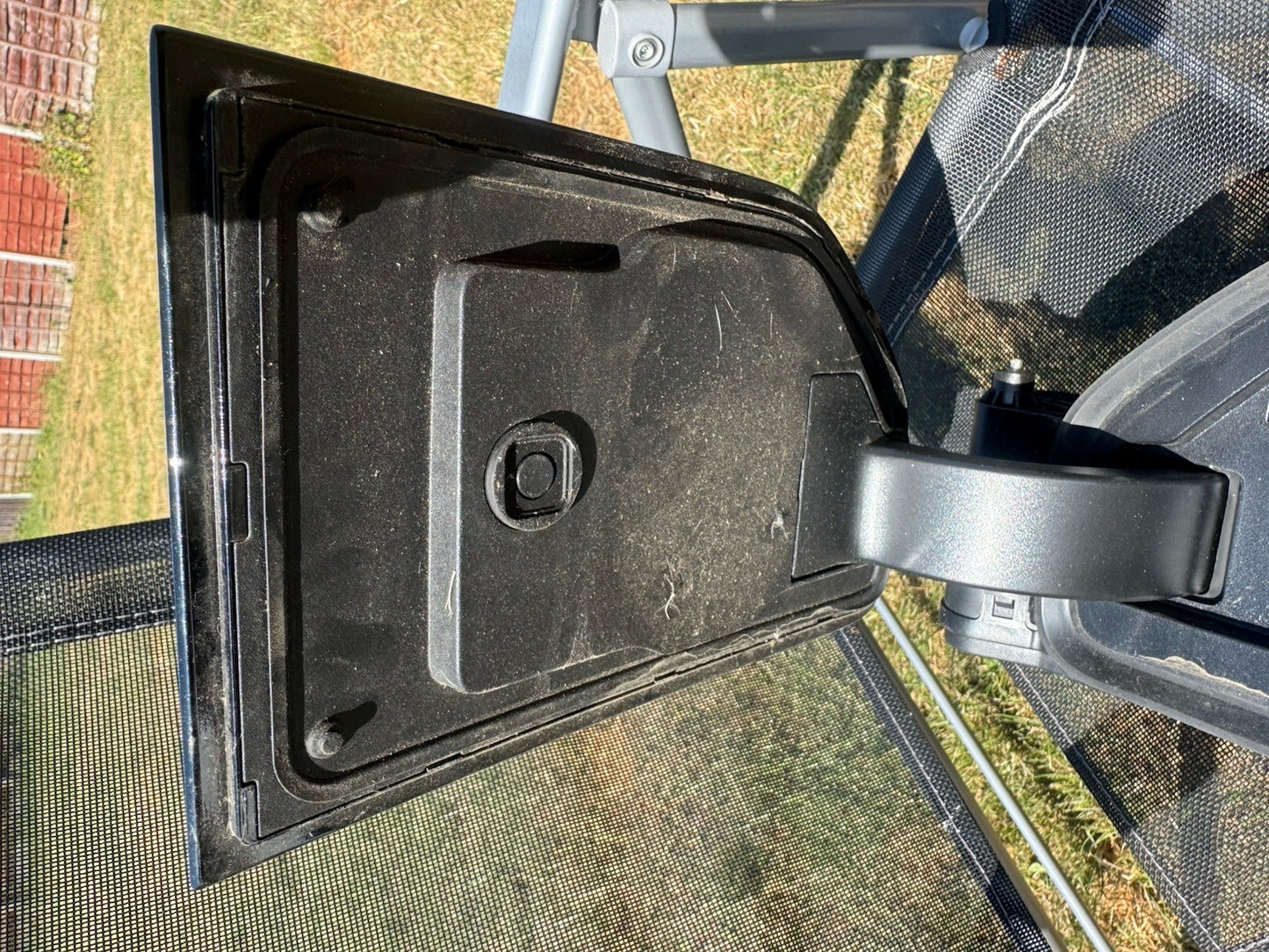 Hyundai/Kia charge port flap