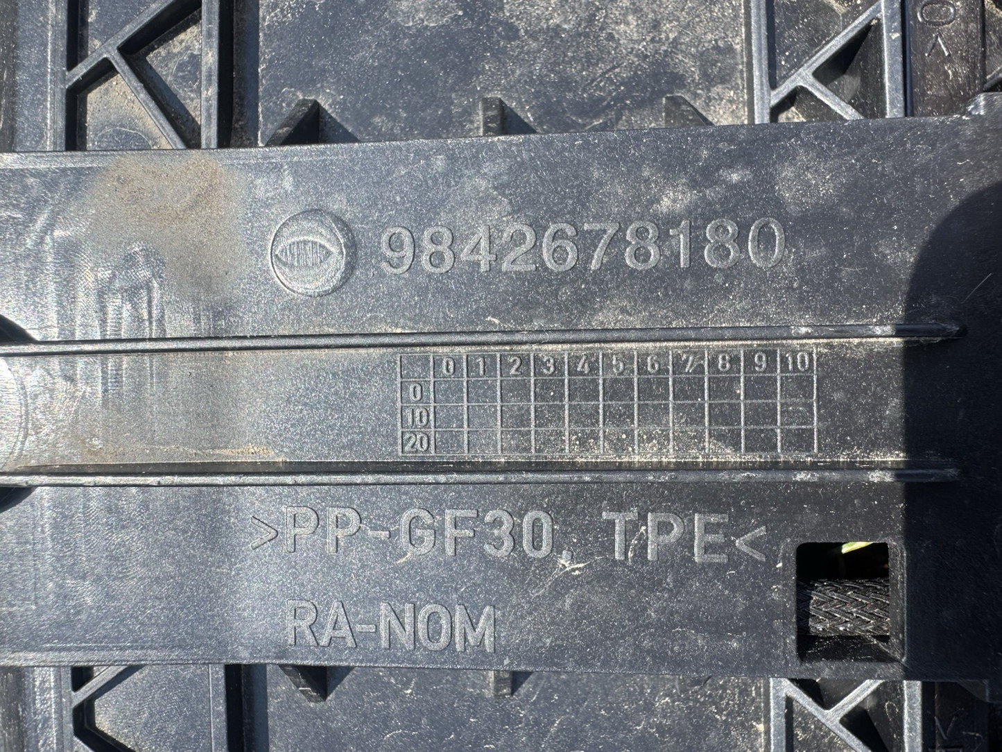 DAMAGED! PEUGEOT 3008/5008 2023 ROLLER BLIND STEERING WHEEL SHUTTER- GENUINE