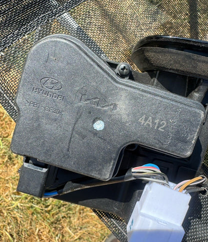 Hyundai/Kia charge port flap