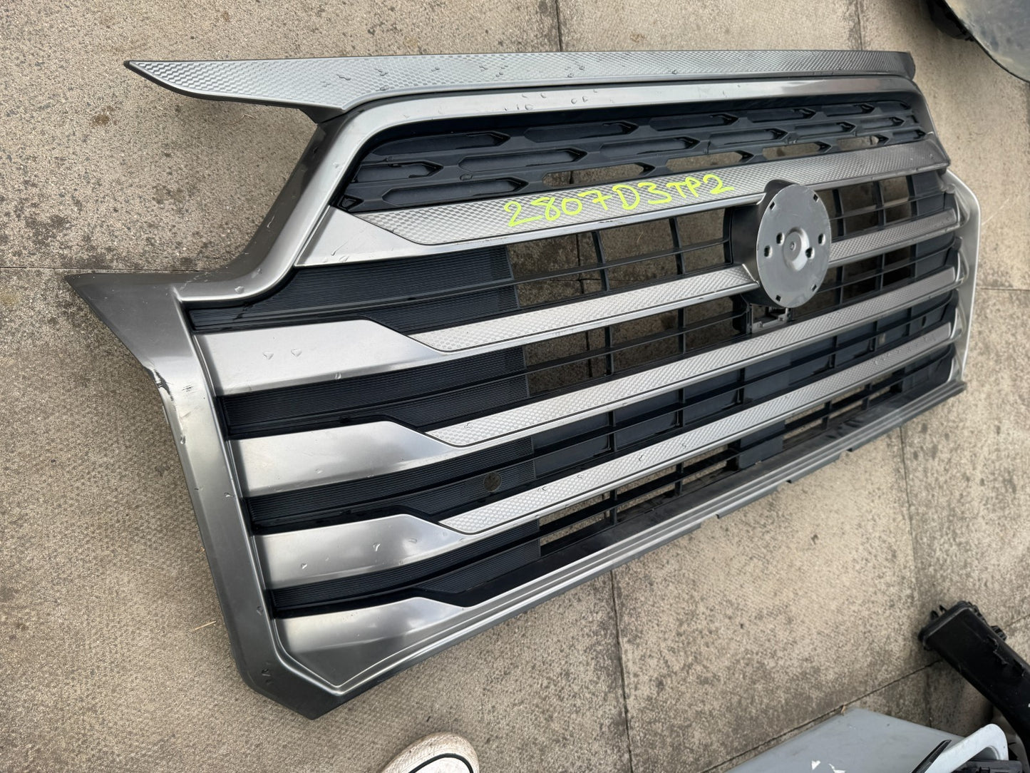 k79462-38030 Ssangyong Musso rexton Front Radiator Grill Scratched