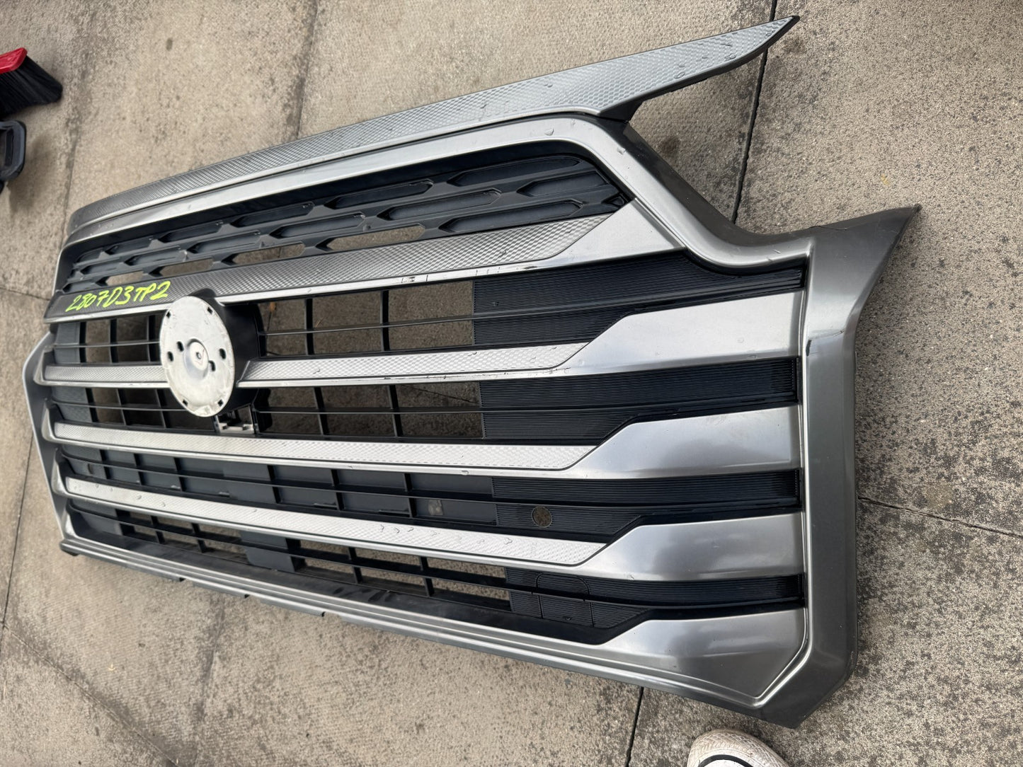 k79462-38030 Ssangyong Musso rexton Front Radiator Grill Scratched