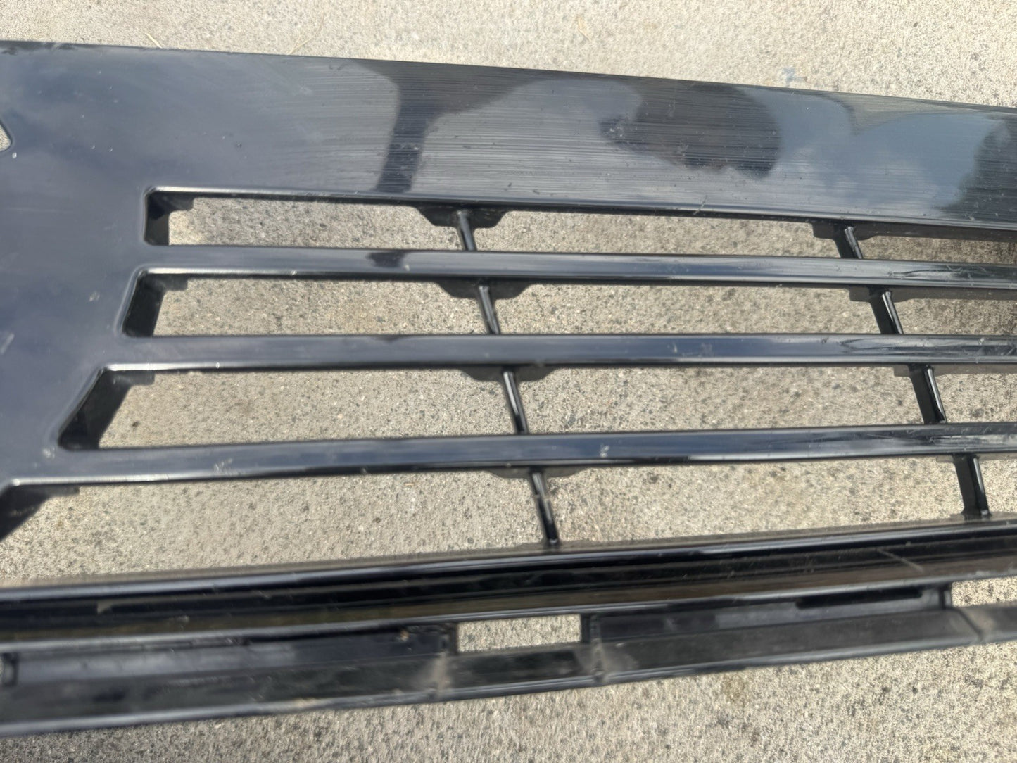 VAUXHALL ASTRA L 2022 ON GENUINE FRONT BUMPER UPPER GRILLE 9839640080 .