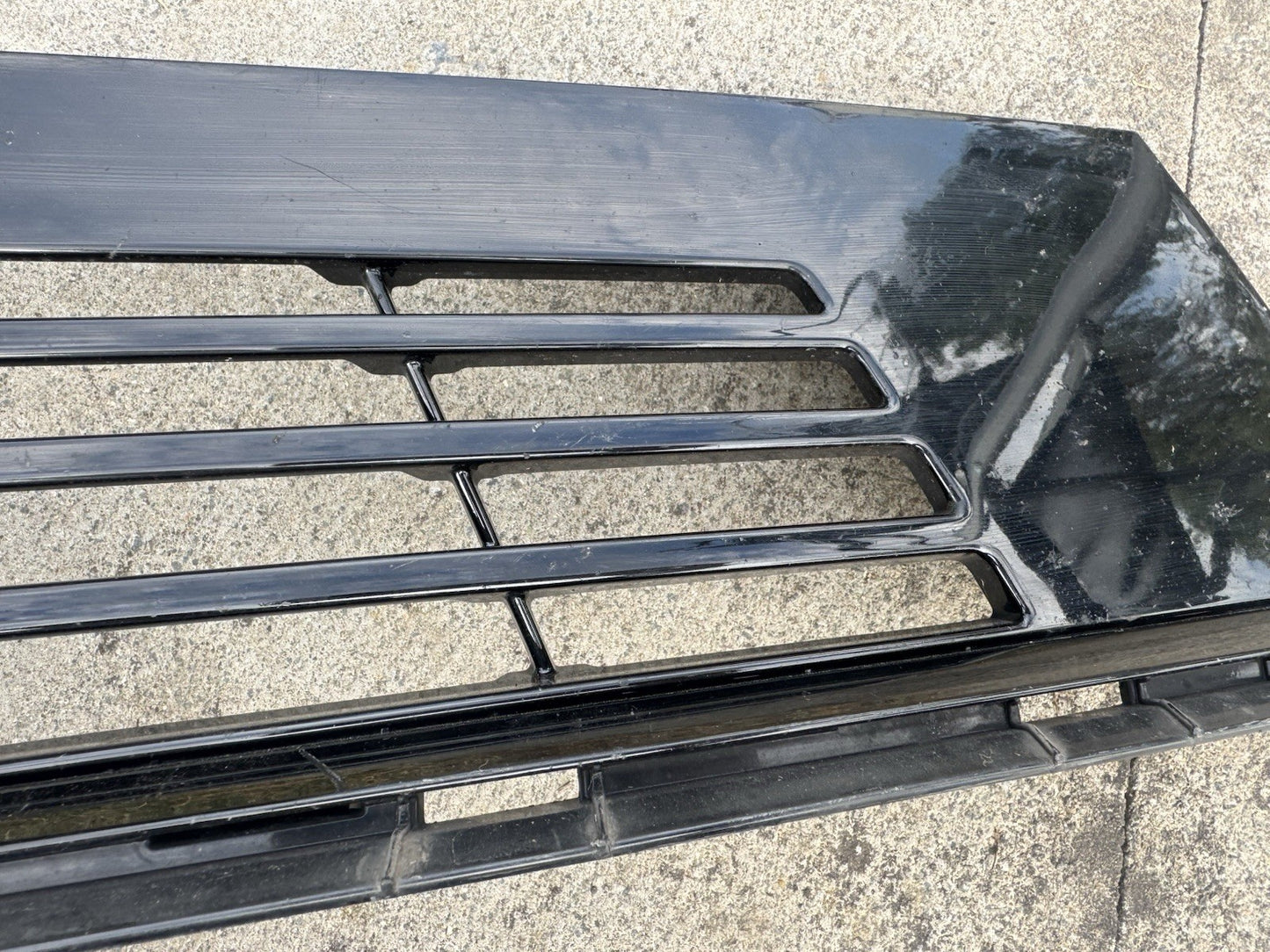 VAUXHALL ASTRA L 2022 ON GENUINE FRONT BUMPER UPPER GRILLE 9839640080 .