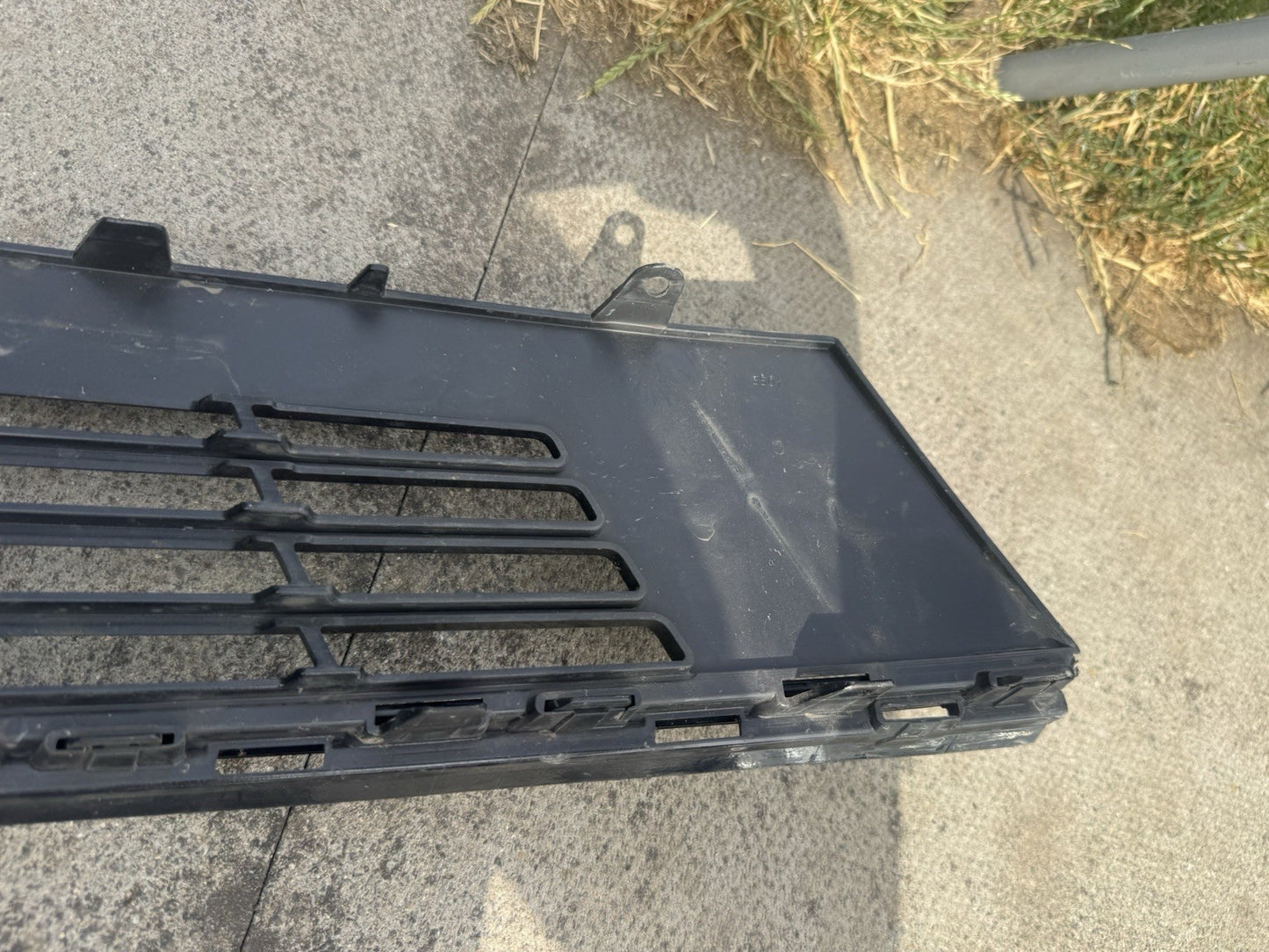 VAUXHALL ASTRA L 2022 ON GENUINE FRONT BUMPER UPPER GRILLE 9839640080 .