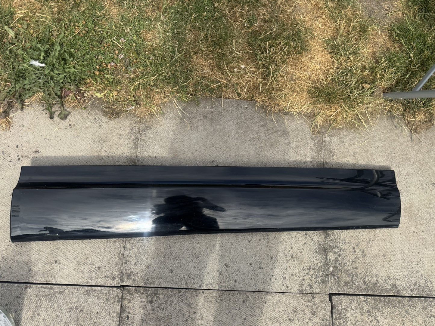 HY3M-21064-A Land Rover Discovery 5 Front Right Door Lower Gladding Mould Trim*