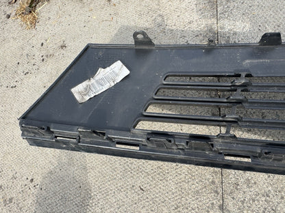 VAUXHALL ASTRA L 2022 ON GENUINE FRONT BUMPER UPPER GRILLE 9839640080 .