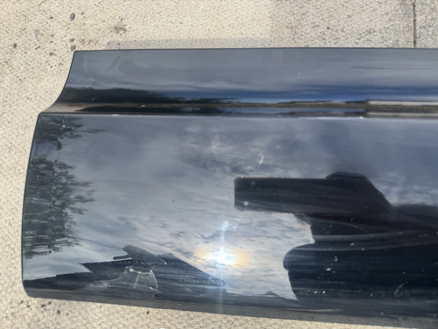 HY3M-21064-A Land Rover Discovery 5 Front Right Door Lower Gladding Mould Trim*