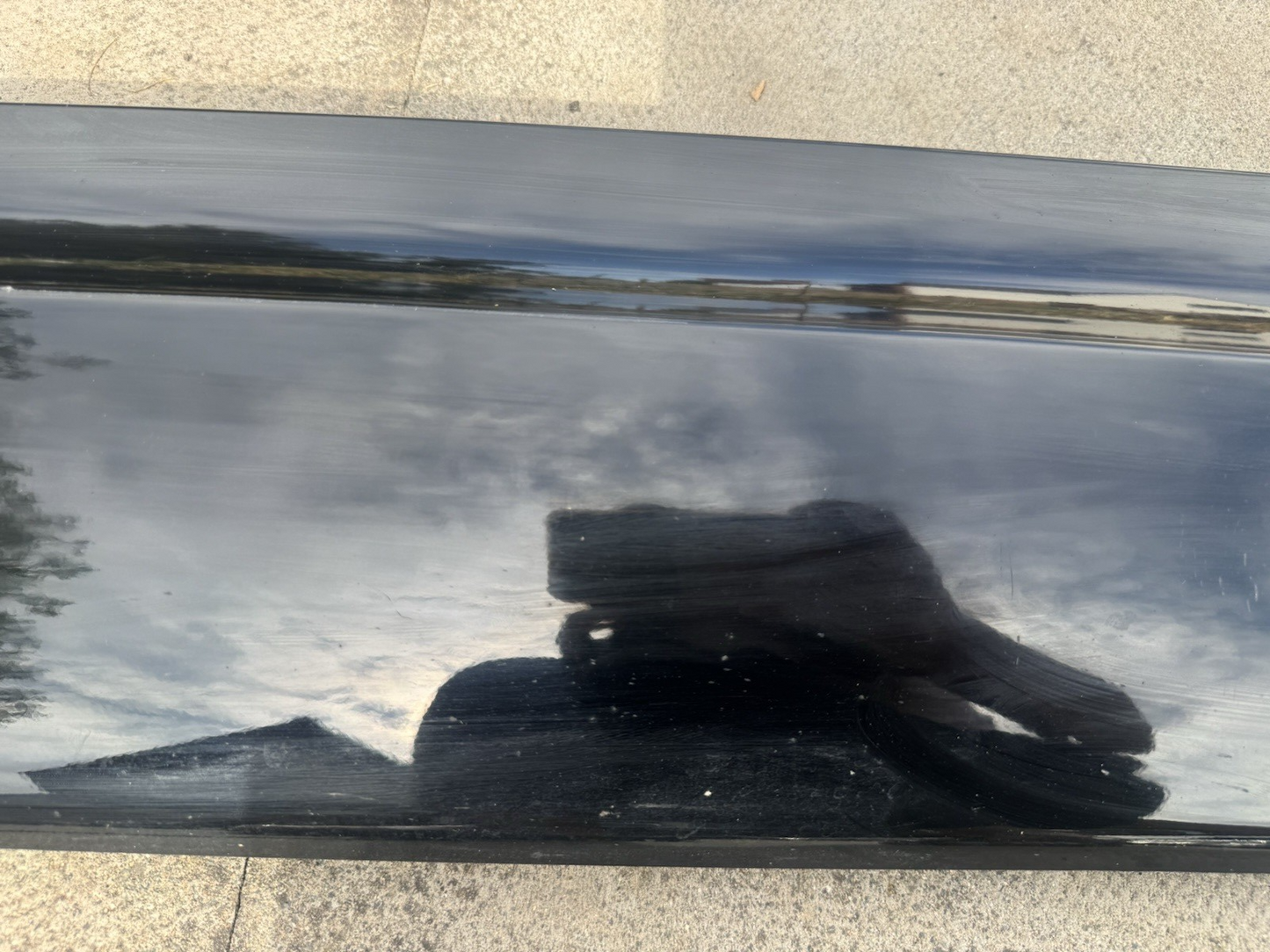 HY3M-21064-A Land Rover Discovery 5 Front Right Door Lower Gladding Mould Trim*