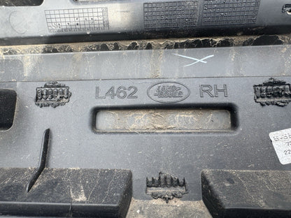 HY3M-21064-A Land Rover Discovery 5 Front Right Door Lower Gladding Mould Trim*
