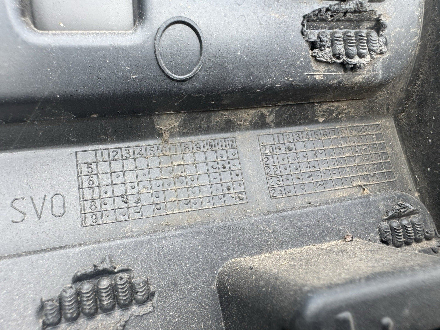 HY3M-21064-A Land Rover Discovery 5 Front Right Door Lower Gladding Mould Trim*