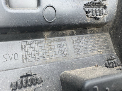 HY3M-21064-A Land Rover Discovery 5 Front Right Door Lower Gladding Mould Trim*