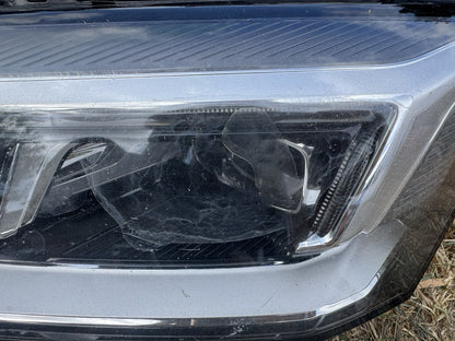 AUDI A5 PASSENGER SIDE LEFT HEADLIGHT LED 8W6941033E 2017 2019 S5 RS5 DAMAGED