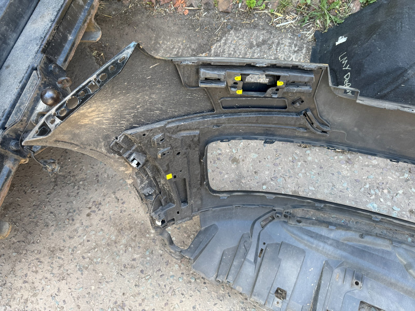 RANGE ROVER VOGUE V L460  FRONT BUMPER GENUINE M8E217F003A DAMAGED