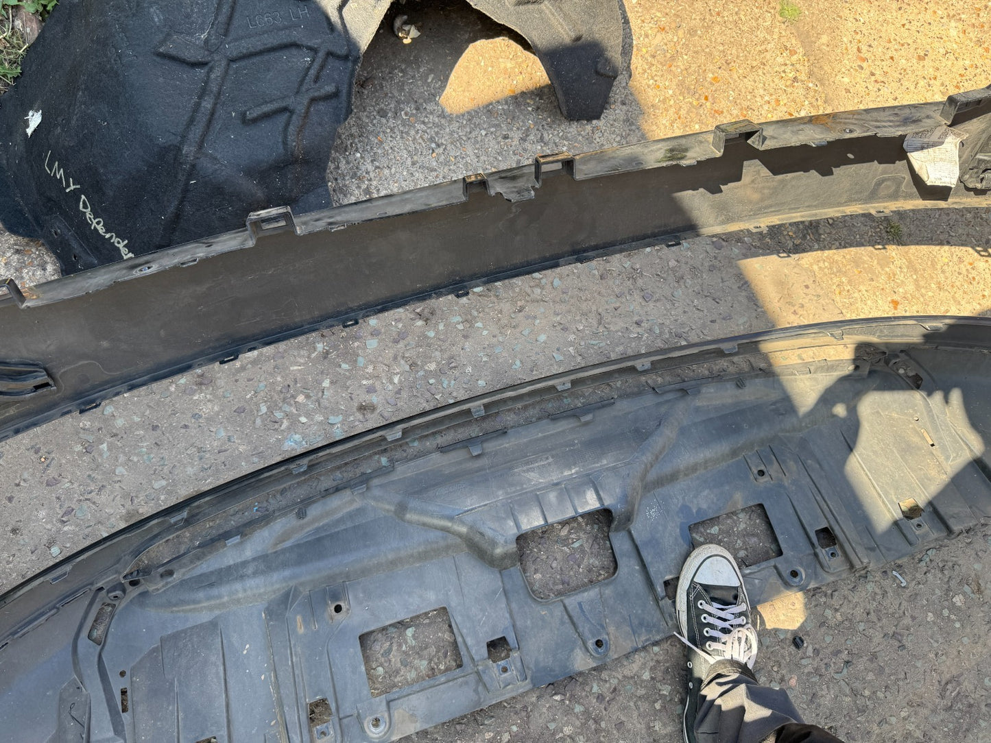 RANGE ROVER VOGUE V L460  FRONT BUMPER GENUINE M8E217F003A DAMAGED