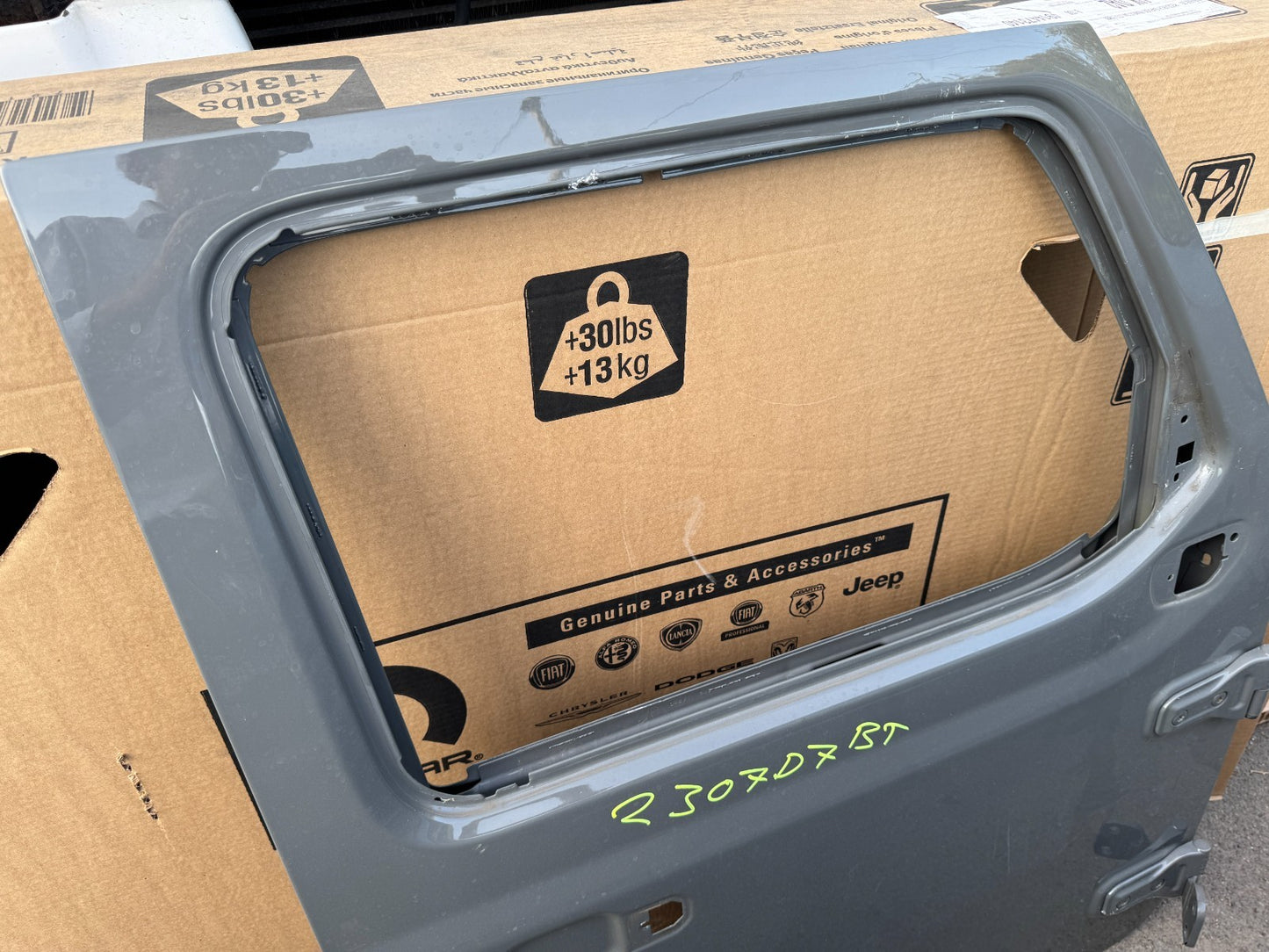 Jeep Wrangler JL 2018 on front right door with hinges
