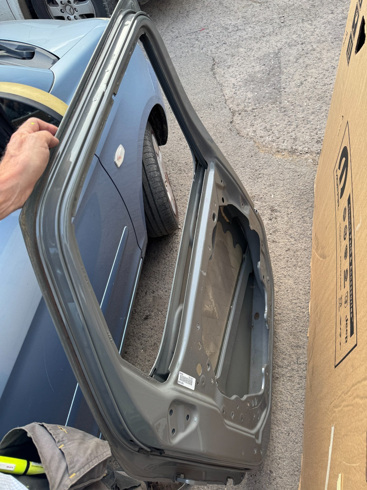 Jeep Wrangler JL 2018 on front right door with hinges